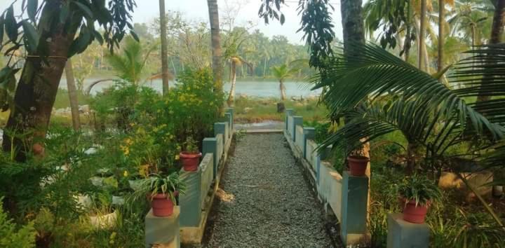 Dwaraka Munroe Apartment Kollam Bagian luar foto